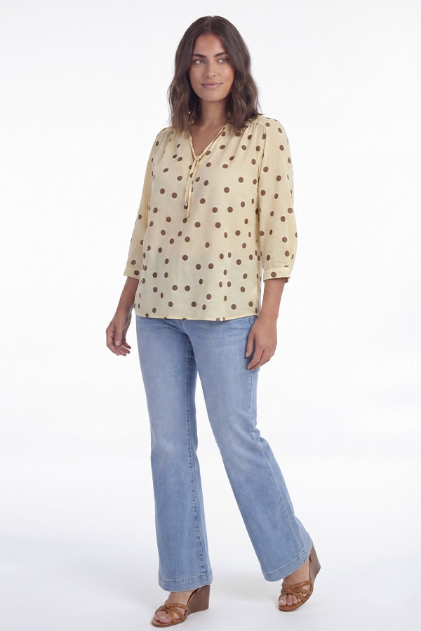 CISI — Blouse Vanille Choco portée en extérieur
